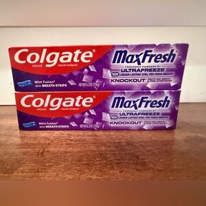 NWT Colgate MaxFresh Toothpaste with Breath Strips